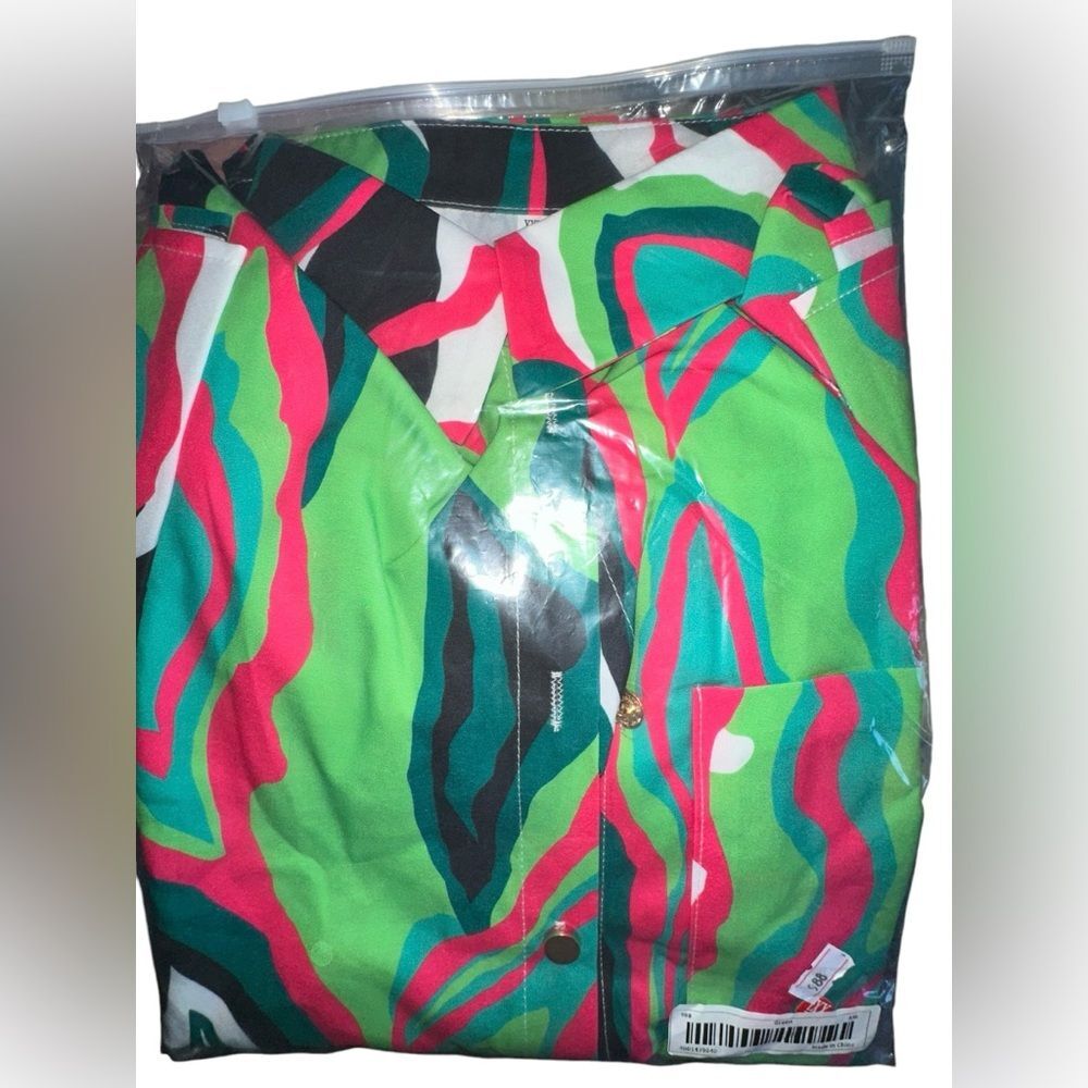 NEW Women’s 2X Plus Blouse Top Vibrant Button Down Collared Shirt Stunning